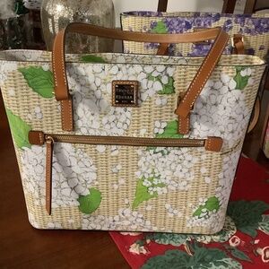 NWT Dooney & Bourke Hydrangea Basketweave Shopper in White